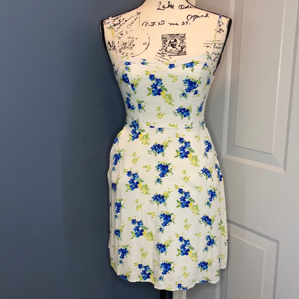 Blue floral dress with adjustable straps & pockets